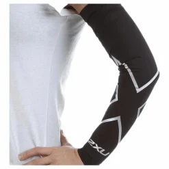 2XU Comp Arm Guard Black/Silver Svart och Silver